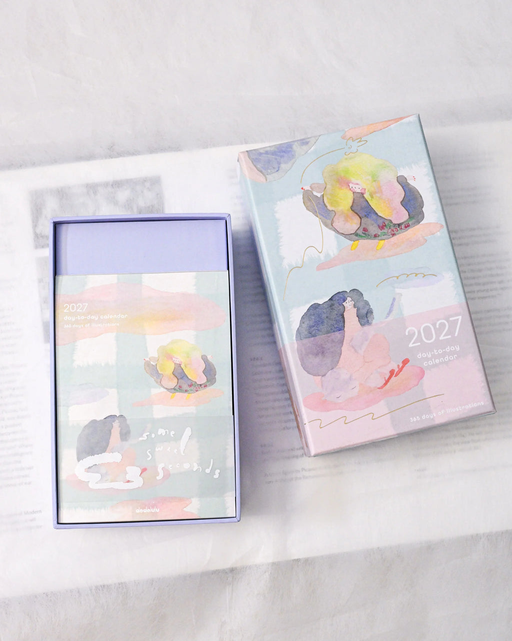 Dodolulu - 2027 365 Day-to-day Desk Calendar with Illustrations and Moon Phase