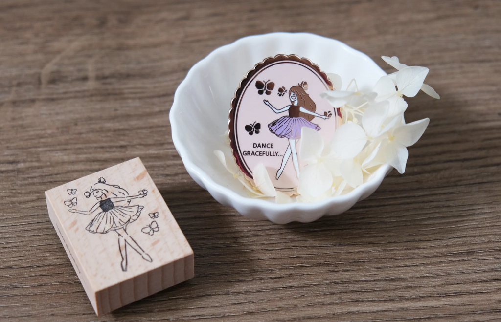 Eileen Tai - Dancing Butterflies Enamel Clip