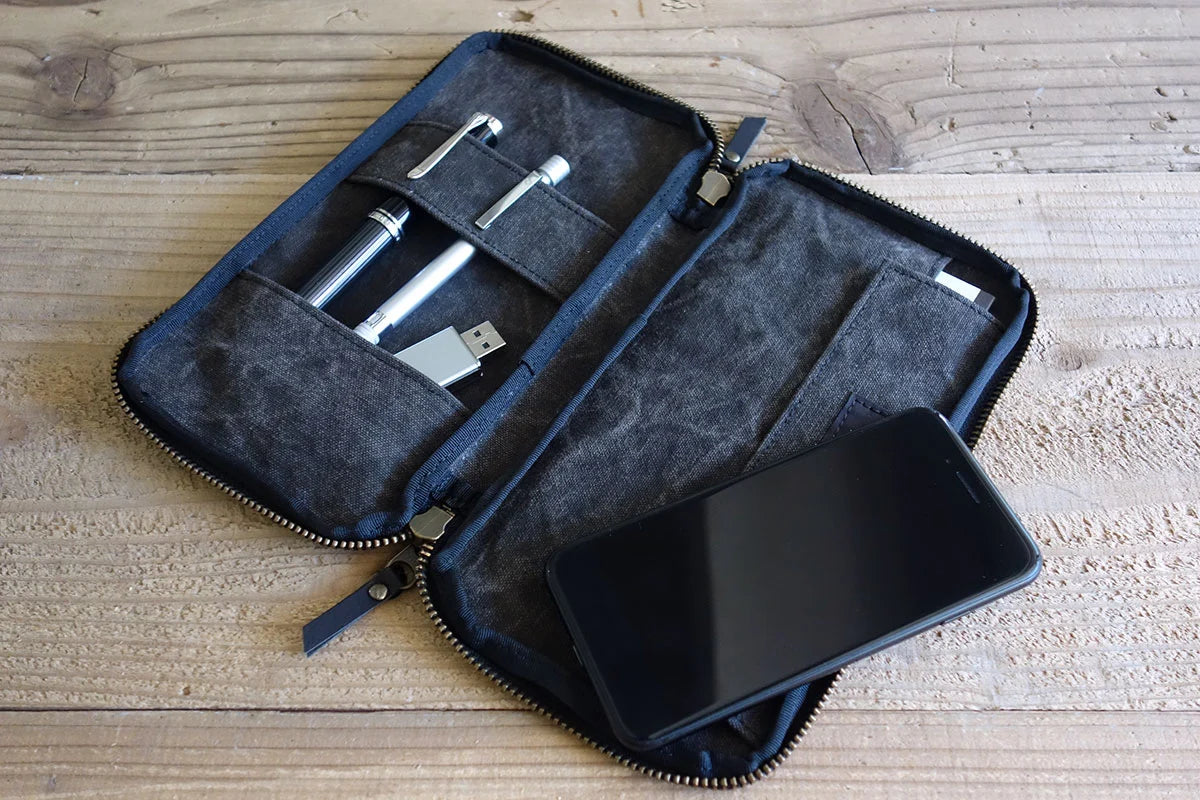 Yuruliku - FLAT Pen Tool Case / Iron Black