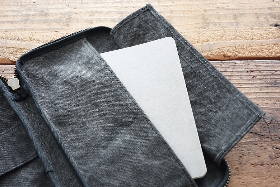 Yuruliku - FLAT Pen Tool Case / Iron Black