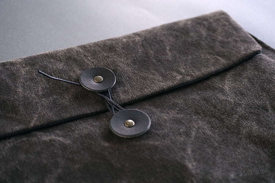 Yuruliku - Fu-To A4 Case / Iron Black