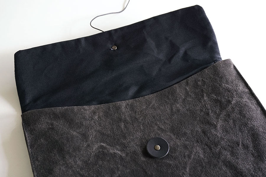Yuruliku - Fu-To A4 Case / Iron Black