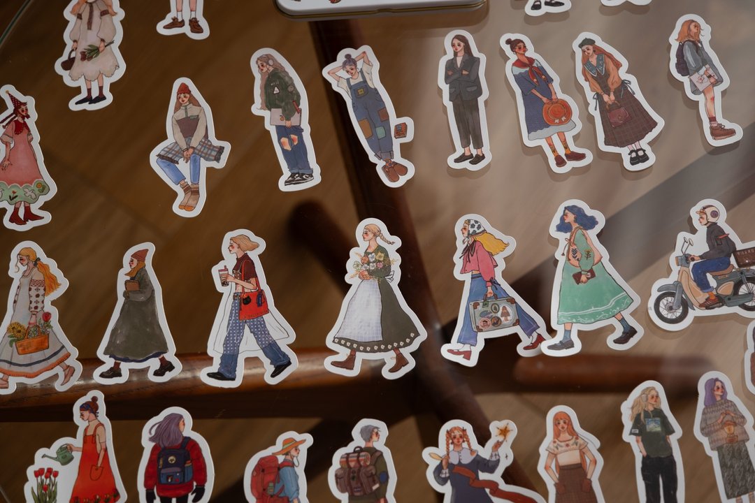La Dolce Vita - We Move Forward Happily Tin Box Sticker Set