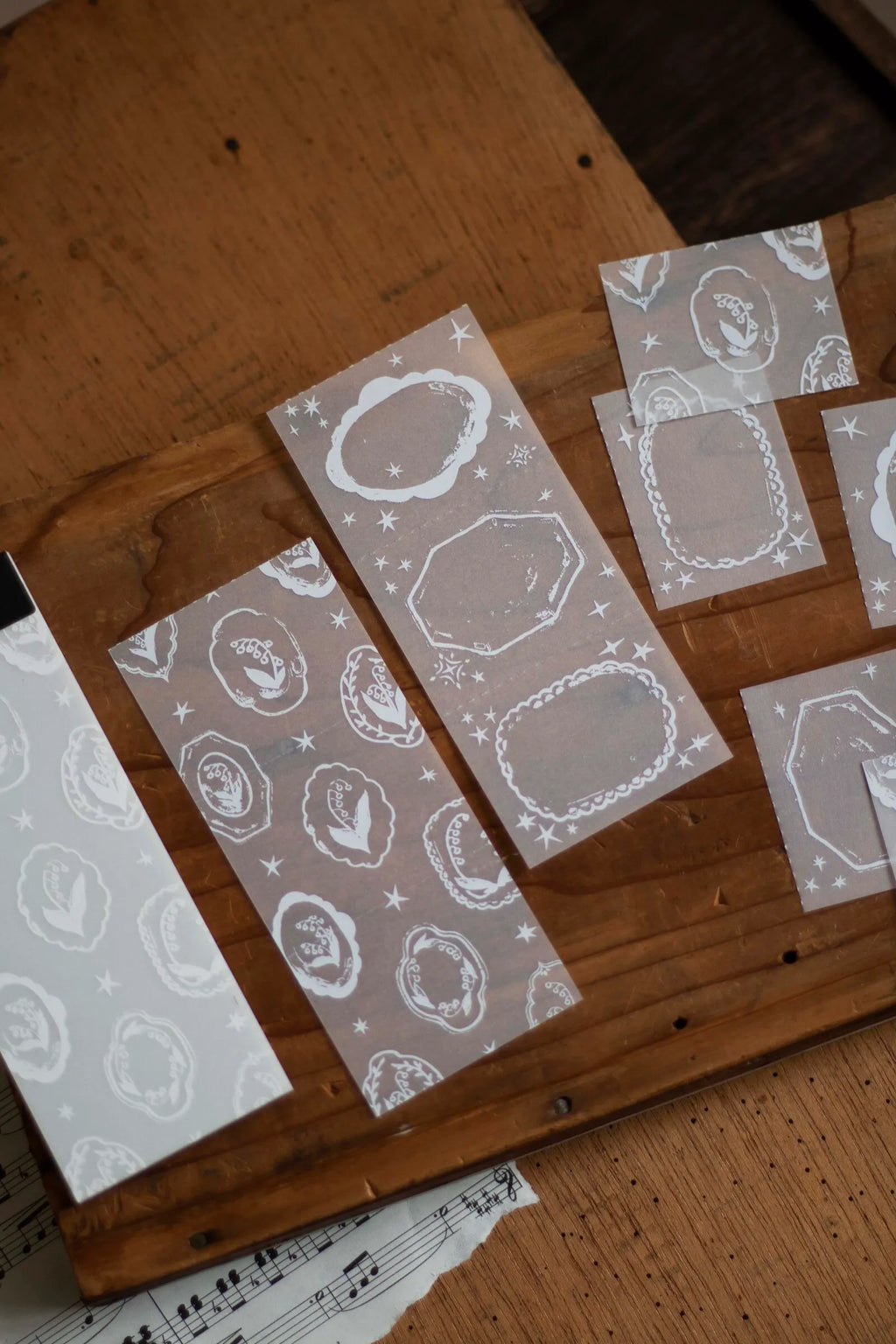Loi Design - Flower Tray Tracing Paper Memo Pad