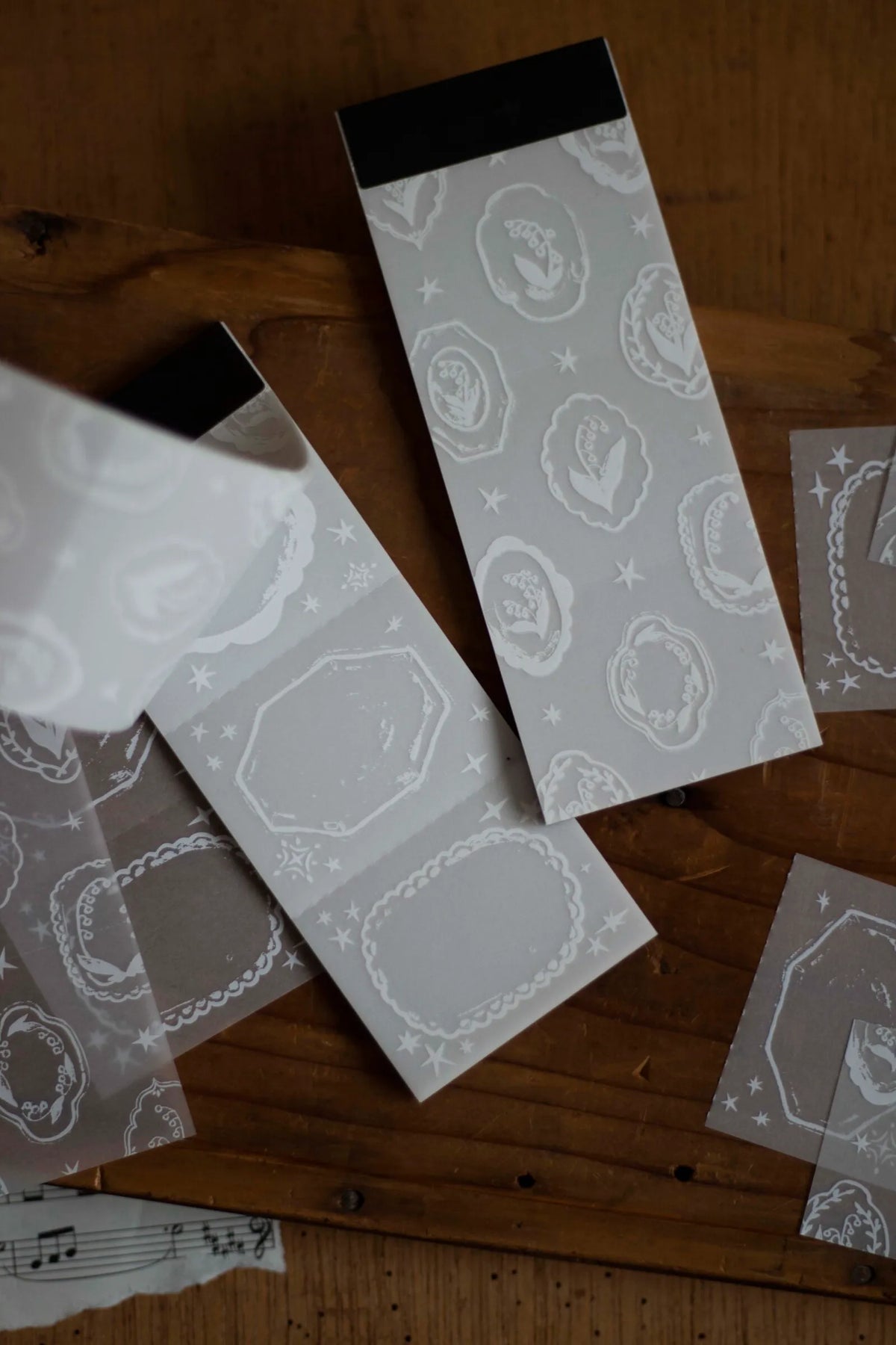 Loi Design - Flower Tray Tracing Paper Memo Pad